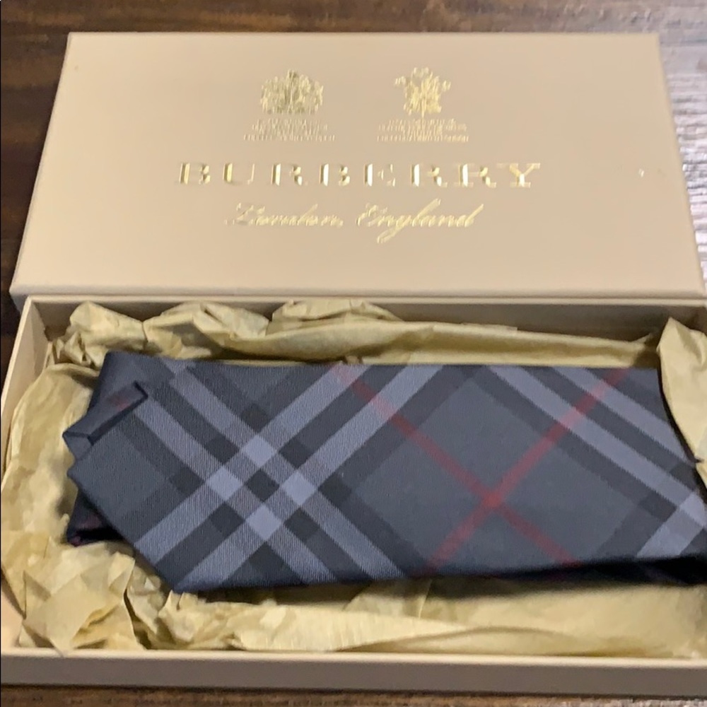 Burberry tie new